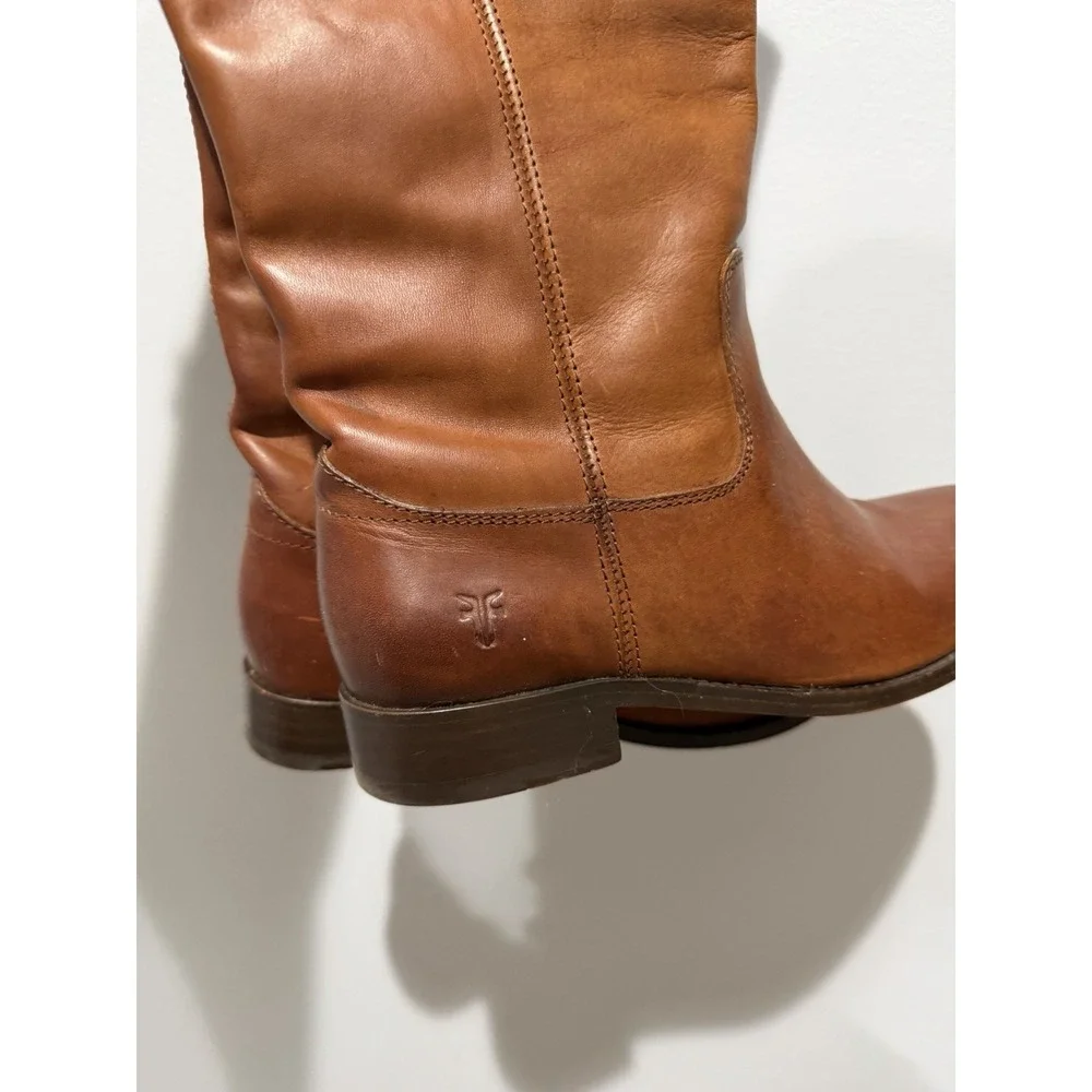 Frye Melissa Cognac Brown Leather Button Logo Tall Riding Boots Women's 6B READ